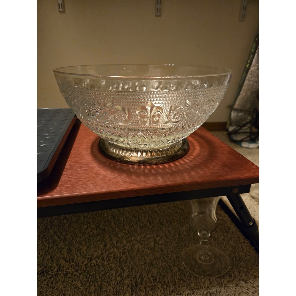 Vintage Fleur De Lis Pressed Glass Serving Bowl Silver Tone Pedestal Base
